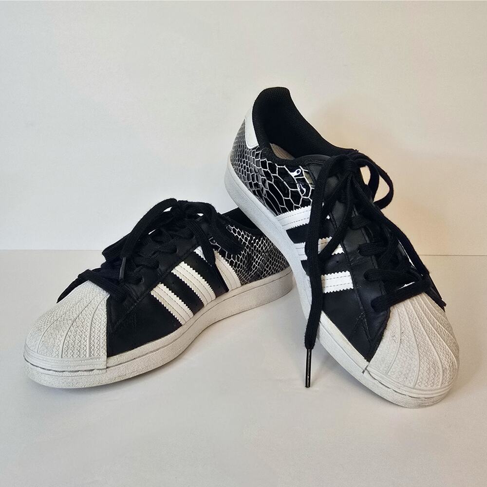 Adidas Superstar Sneakers Size 7 Core Black Snakeskin Cloud White Gold FV3327